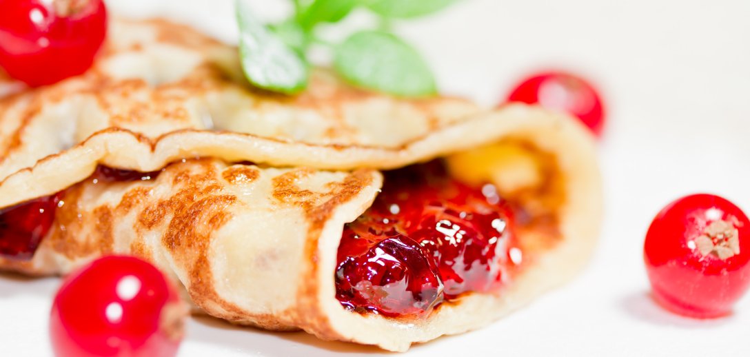 Omlet francuski na słodko: pomysł na wykwintne śniadanie. Prosty przepis