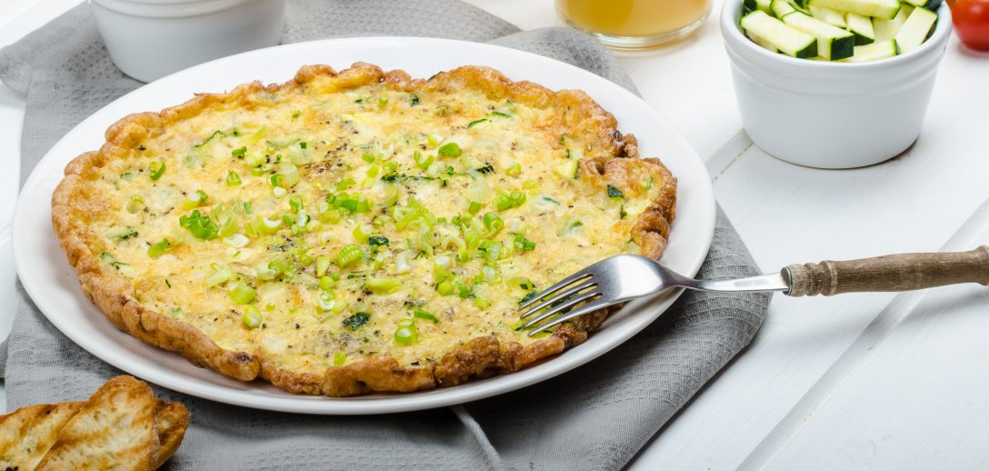 Omlet z cukinią z piekarnika: niskokaloryczne danie, idealne dla osób na diecie