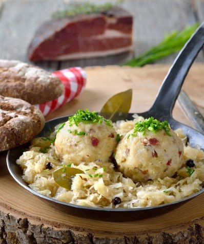 8 pomysłów na&nbsp;pyszne i&nbsp;zdrowe dania z&nbsp;kiszoną kapustą. Sprawdzone przepisy!