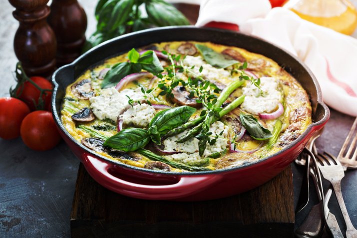 omlet-ze-szparagami-i-pieczarkami-przepis-200233205_m