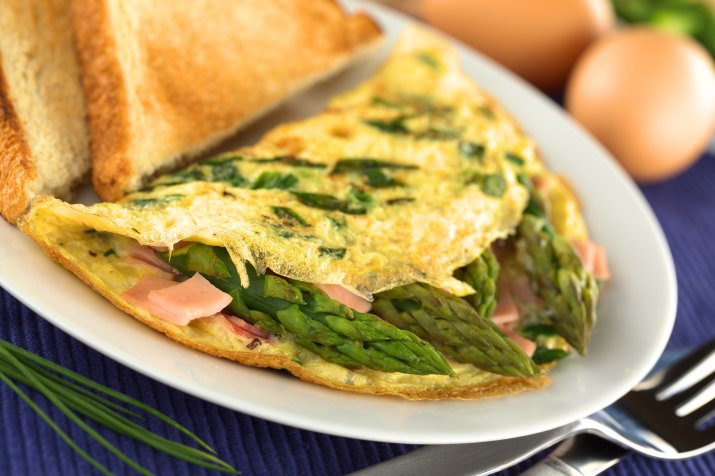omlet-ze-szparagami-i-szynką-przepis-11736052_m