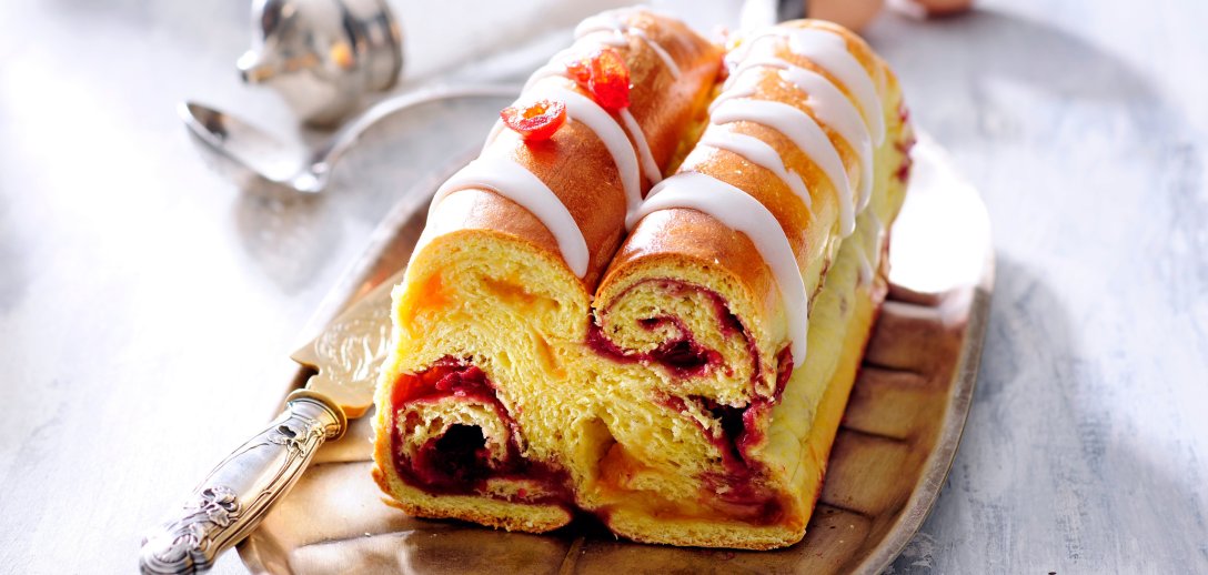 Tradycyjna strucla drożdżowa z konfiturą na Wielkanoc - krok po kroku