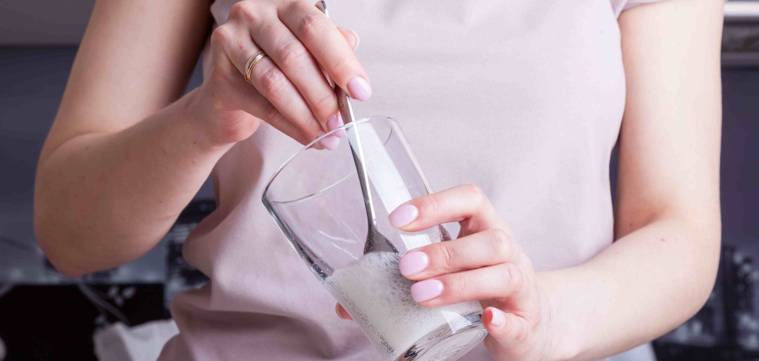 Soda oczyszczona dla zdrowia – na jakie choroby może pomóc i jak ją stosować?