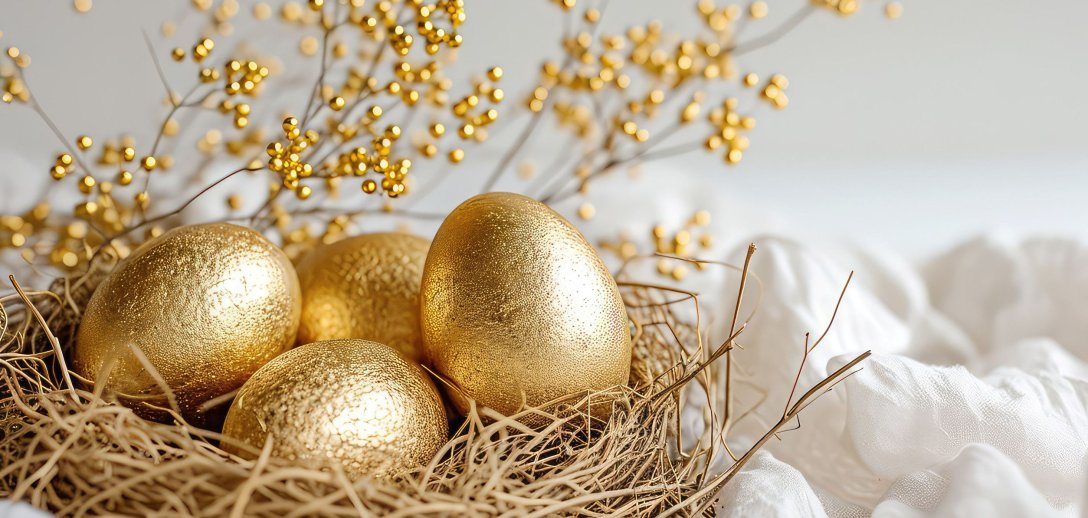 Jak ozdobić jajka wielkanocne? 3 pomysły na wyjątkowe złote pisanki