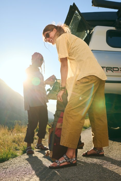 Teva_SS25_W_1003987_OriginalUniversal_SKW_M_1004006_OriginalUniversal_AVT_CC-185