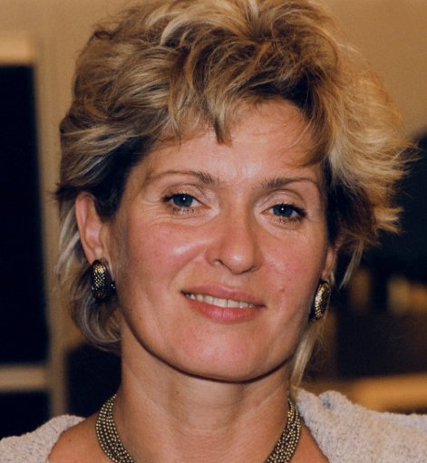 Ewa-Kasprzyk-kiedyś-i-dziś-zdjęcia-z-młodości