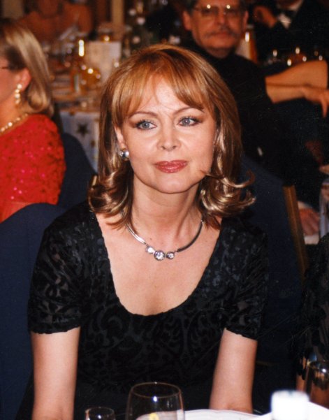 Izabela-Trojanowska-kiedyś-i-dziś-1999