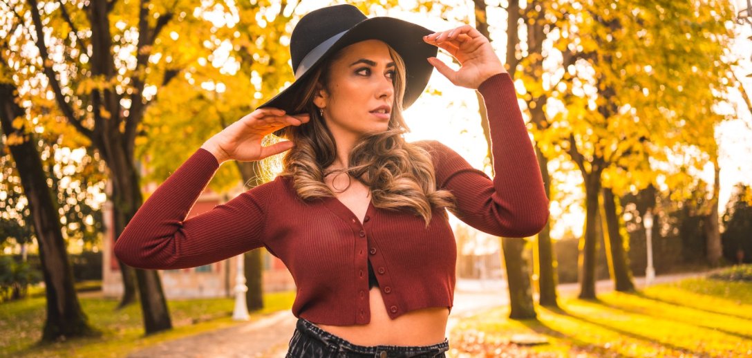 Co nosić jesienią? Stylizacje idealne na chłodne dni