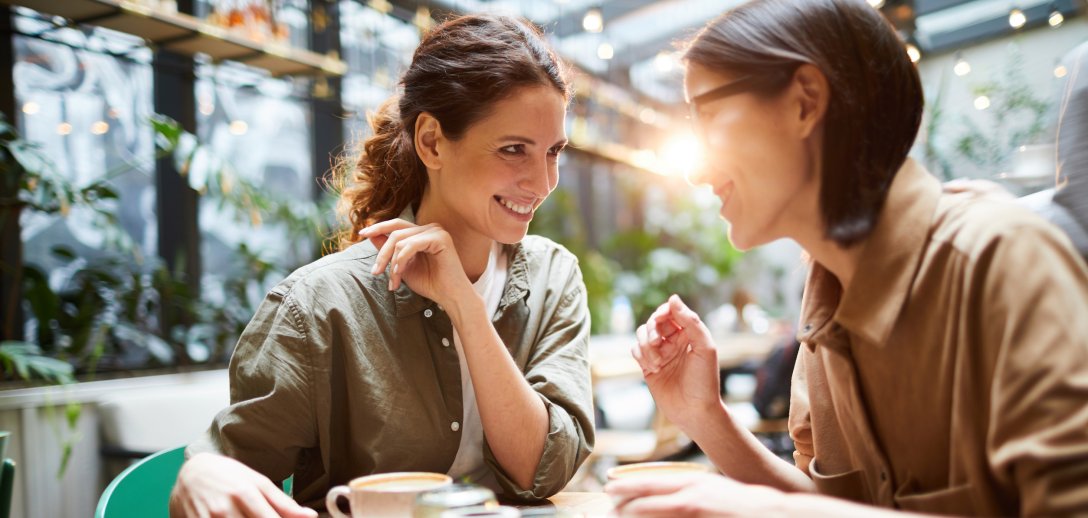 Jak pielęgnować relacje, gdy każdy jest przykuty do swojego smartfona