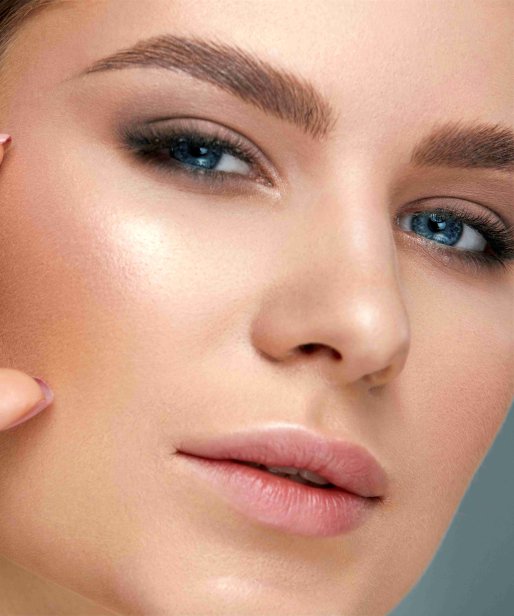 3 złote zasady wiosennego makijażu. Będziesz zachwycać promiennym wyglądem!