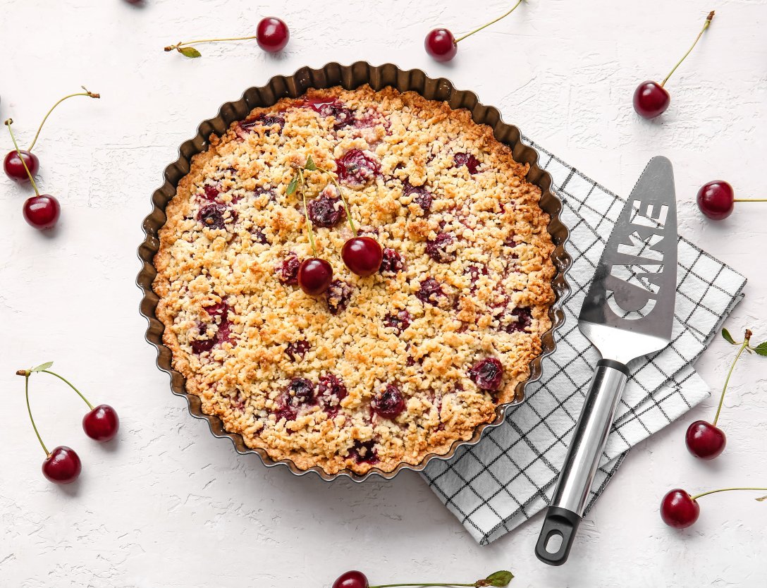 Ciasta, muffinki i desery z wiśniami. 5 słodkich przepisów na lato