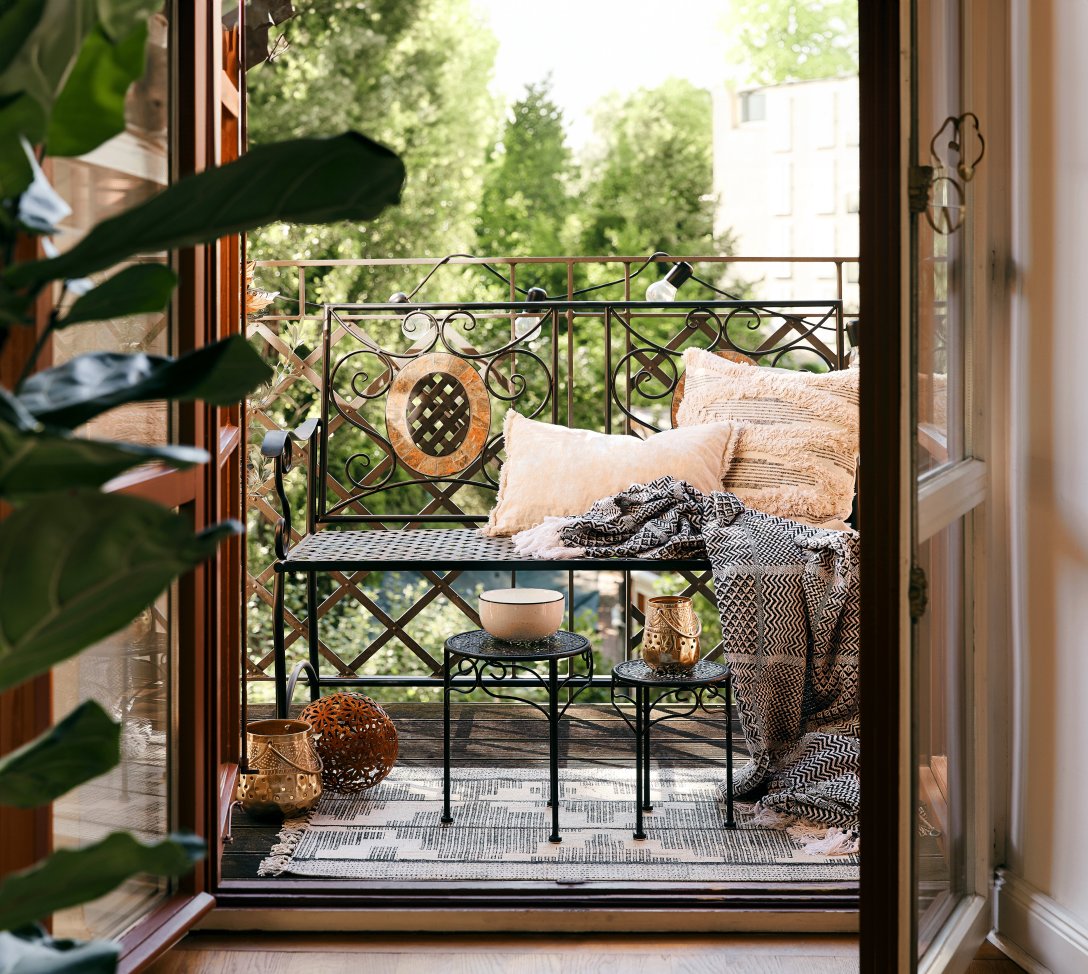 7 pomysłów na balkon inspirowany wakacyjnymi kierunkami