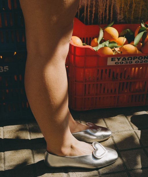 Ozdobne detale, rzeźbiarskie obcasy i&nbsp;modne wzory. Te buty odmienią letnie zestawy