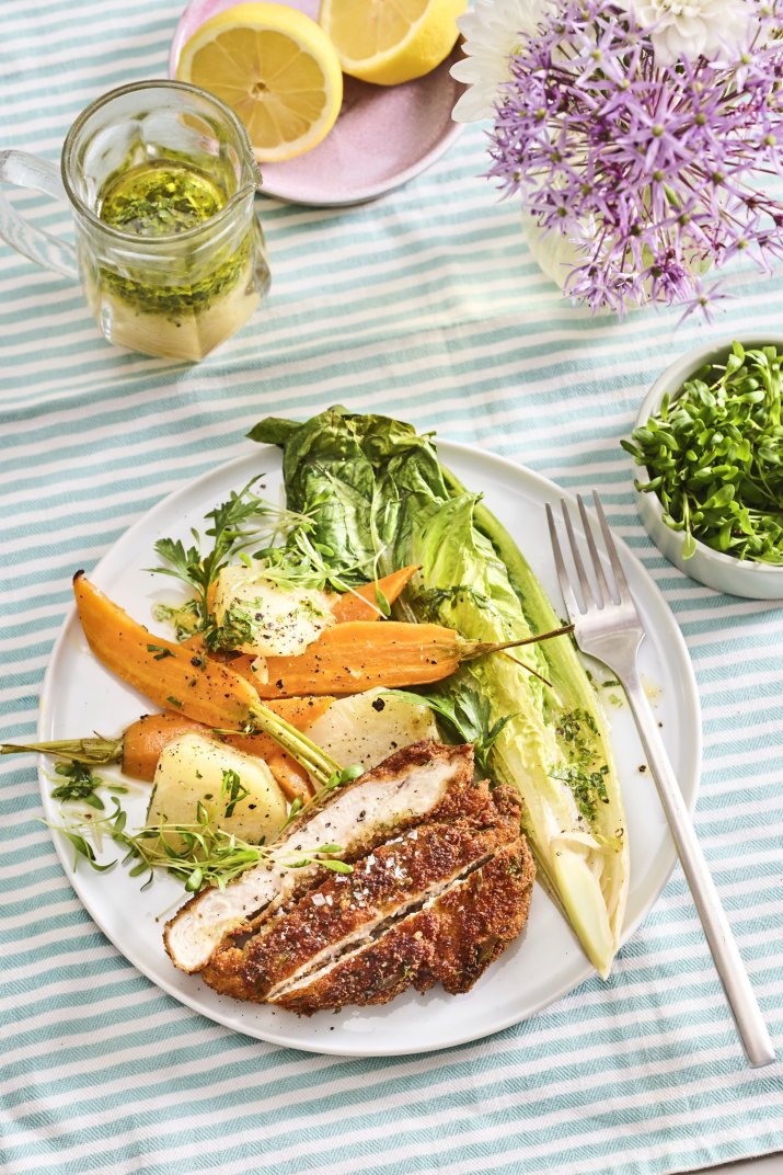 HoF103960004-Schnitzelstreifen mit Kräuterpanade zu Frühling...
