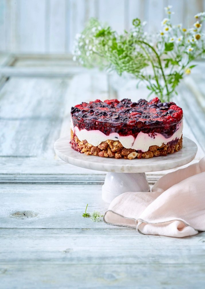 F9075803-Beeren-Mandel-Torte_11zon