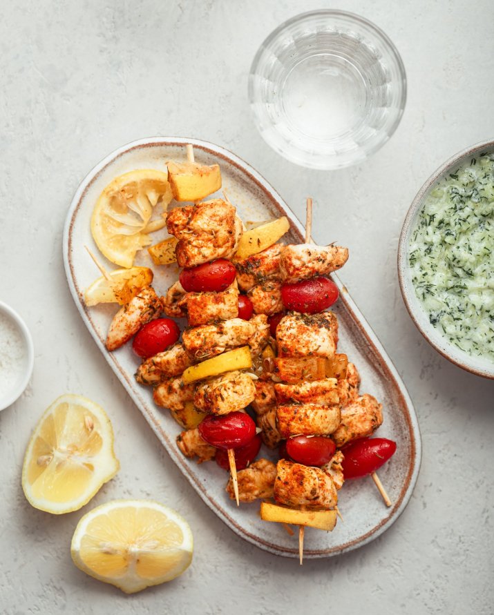 Szaszłyki na 7 sposobów. Od wołowiny po halloumi i ananasa