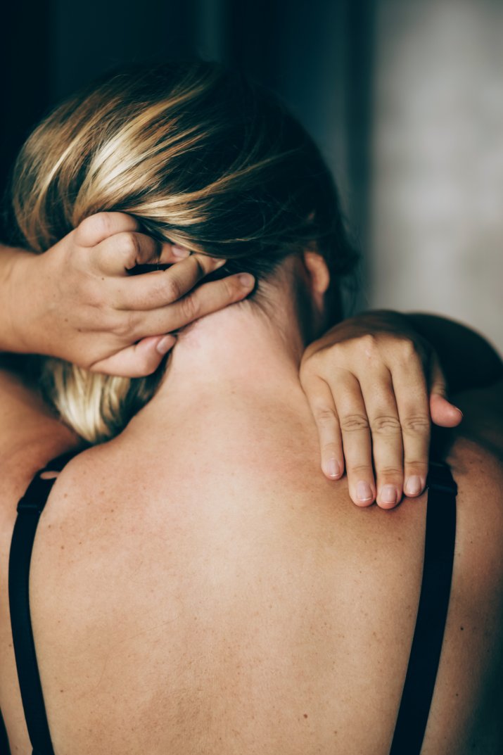 Osteoporoza długo nie daje objawów. Jakie sygnały powinny zwrócić uwagę?