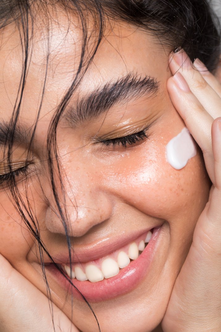 5 małych zmian w pielęgnacji, które poprawią wygląd suchej i dojrzałej skóry