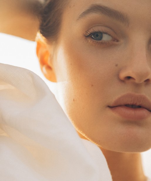TOP 5 serum do&nbsp;rzęs, które wspierają wzrost i&nbsp;ograniczają wypadanie