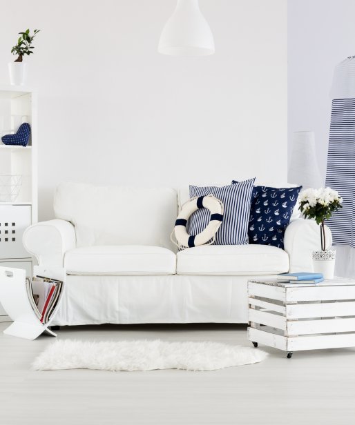 Jak z&nbsp;drewnianej skrzynki zrobić designerski mebel? Prosty projekt idealny do&nbsp;salonu lub sypialni